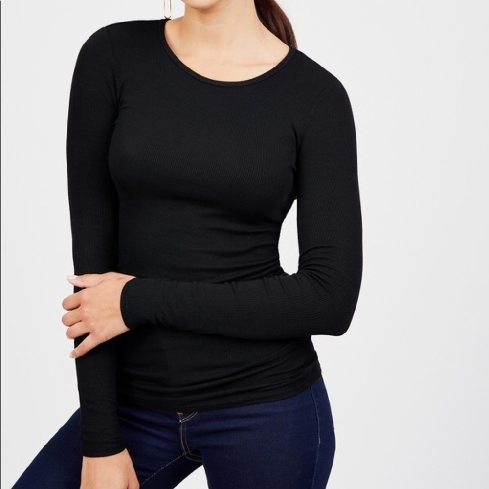 Three Dots
Long Sleeve Crewneck Tee